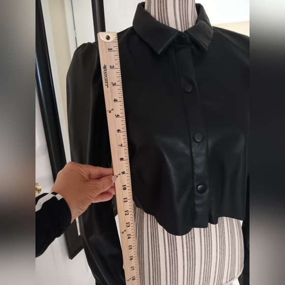 Black Puffy Long Sleeve crop blouse Size S - Picture 3 of 3